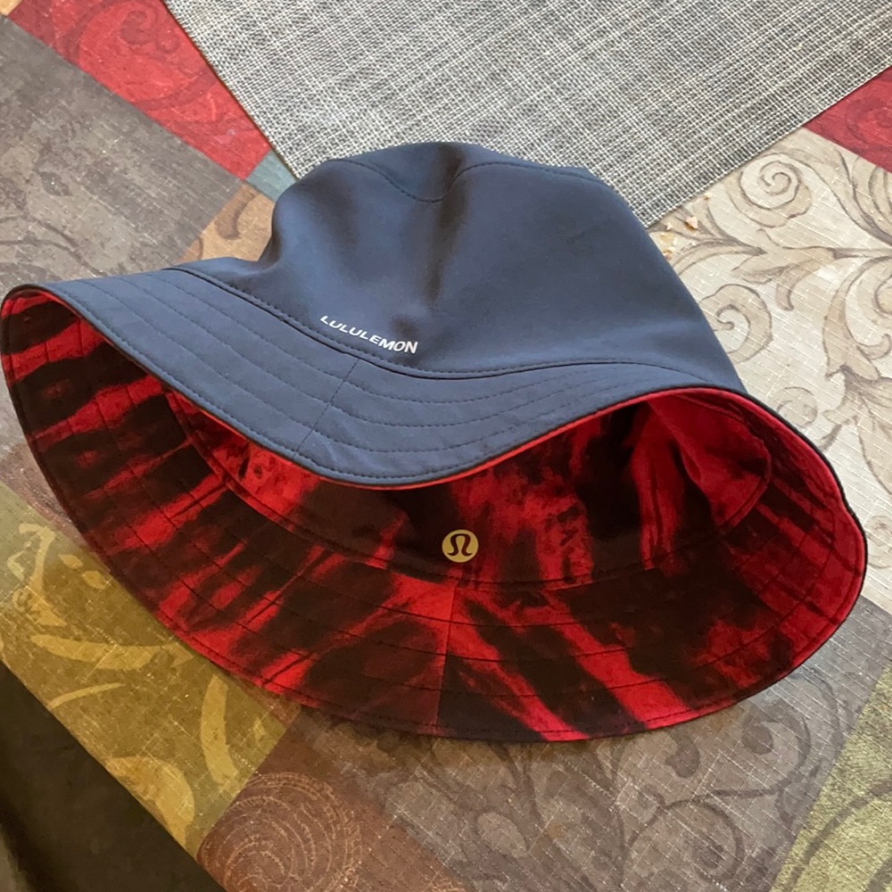 Lululemon bucket hat